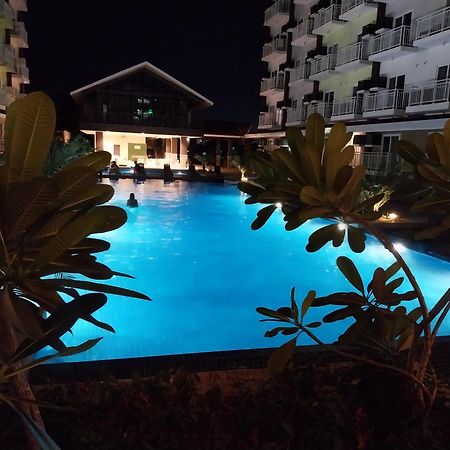 Stay And Fly At Amani Grand Resort Residences Lapu-Lapu City Exteriör bild