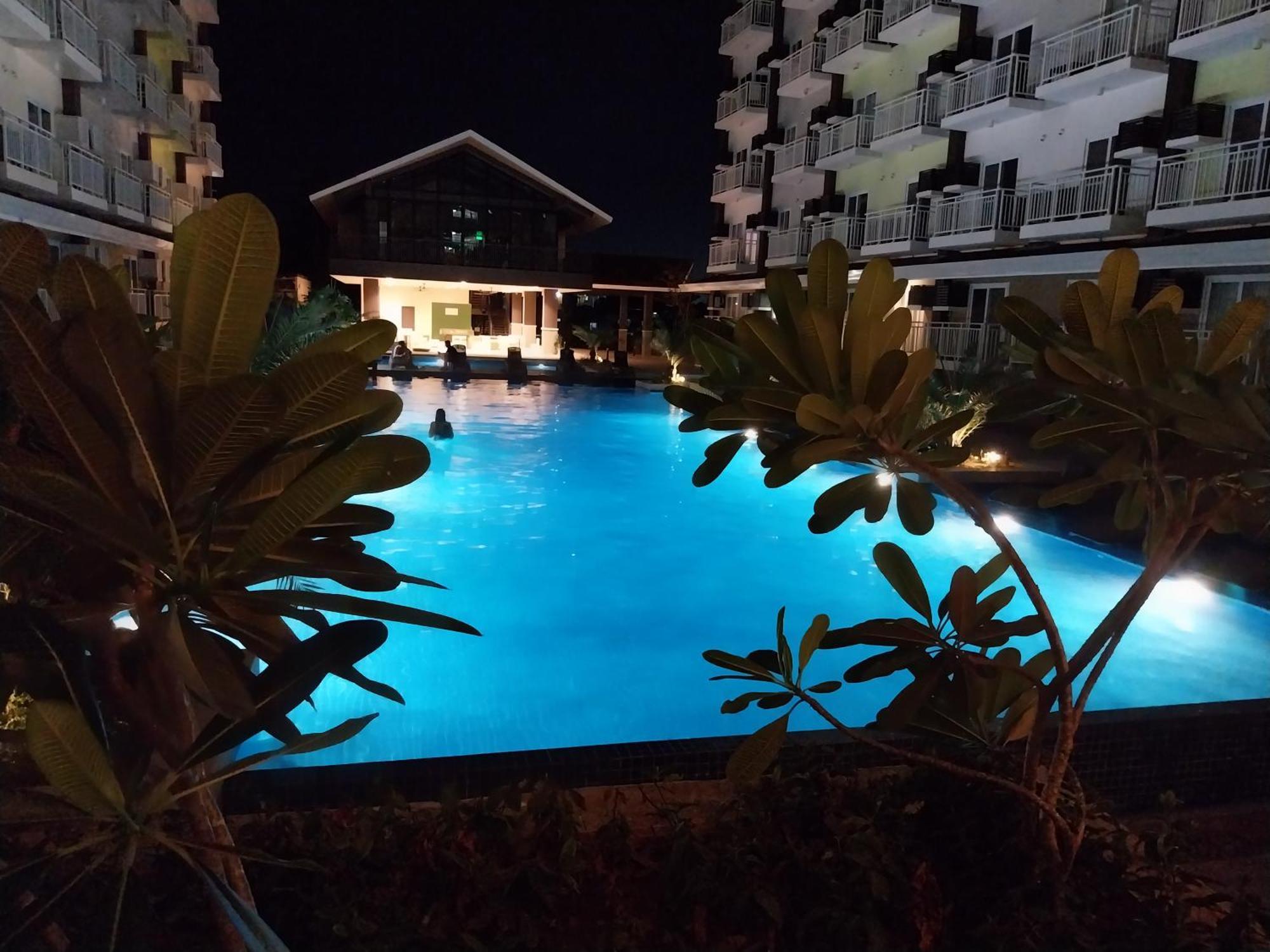 Stay And Fly At Amani Grand Resort Residences Lapu-Lapu City Exteriör bild