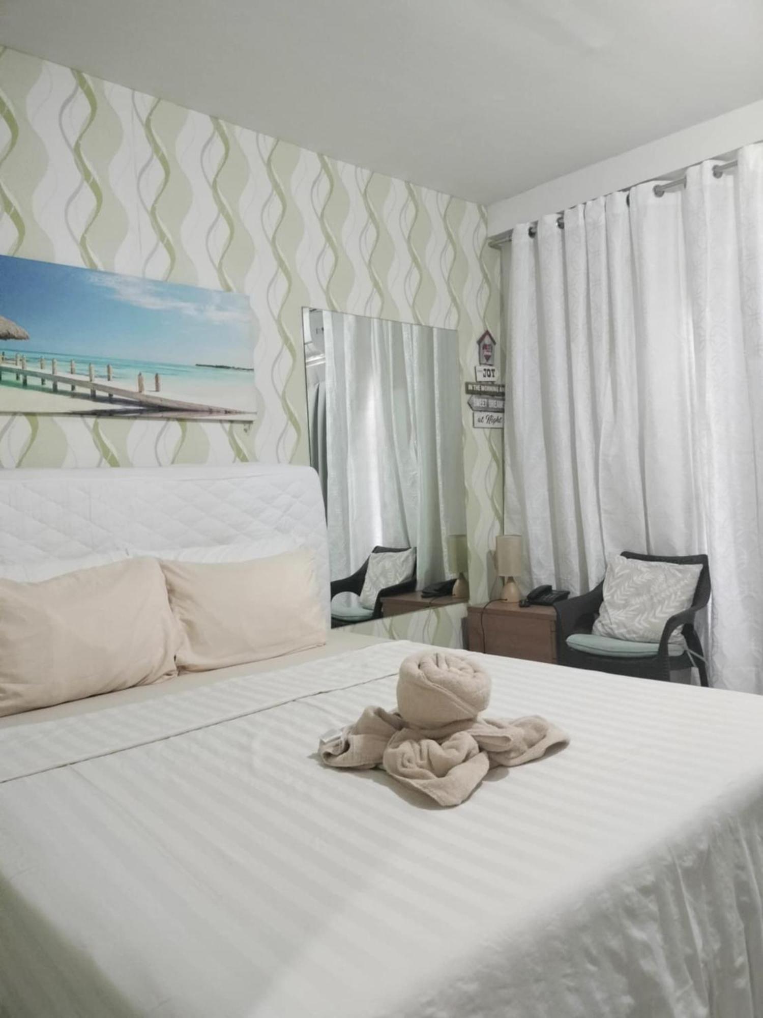 Stay And Fly At Amani Grand Resort Residences Lapu-Lapu City Exteriör bild