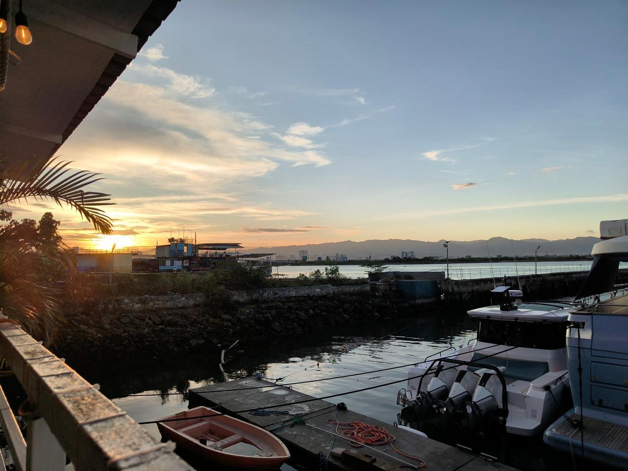 Stay And Fly At Amani Grand Resort Residences Lapu-Lapu City Exteriör bild